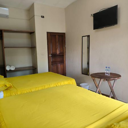 Hotel Y Restaurante Casa Jardines Сан-Бенито Экстерьер фото